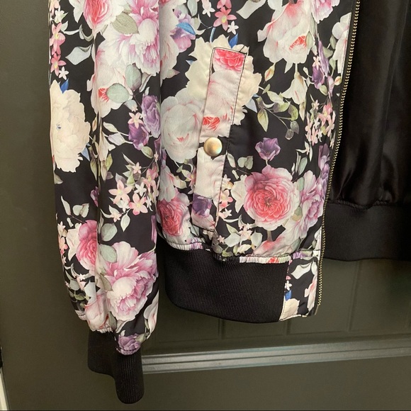 🎉HP🎉 Forever 21 floral bomber jacket - Picture 3 of 12